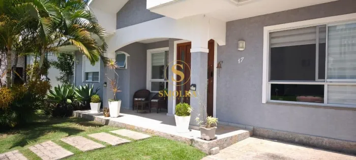 Viva com Exclusividade: Casa Térrea em Condomínio Fechado com 3 Suítes, Piscina e Energia