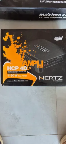 Amplificafor Hertz HCP 4D 4 290W na caixa