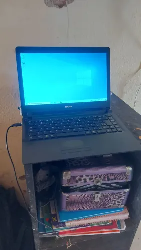 Notebook 4gb HD 500 Windows 10