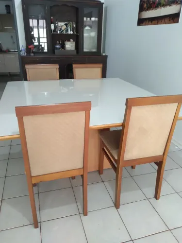 Mesa com cadeiras
