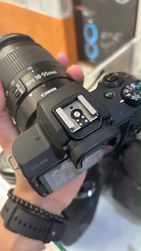 Cânon M50 com adaptador para lentes