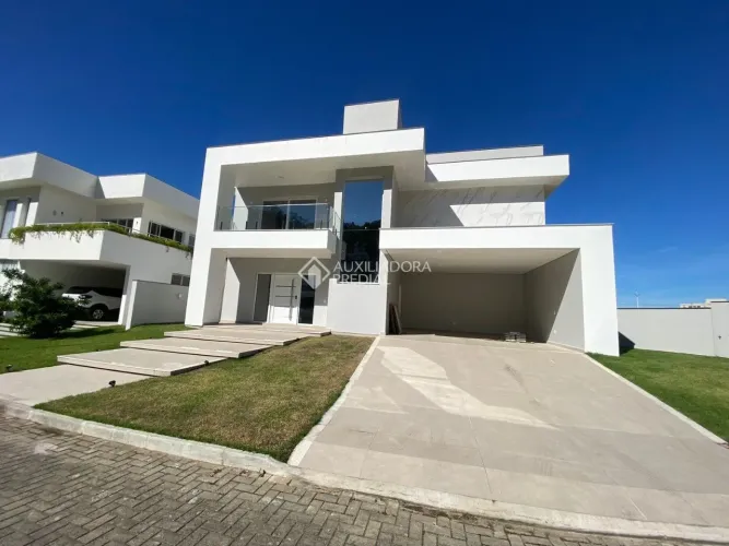 Casa de Luxo em Cond. Fechado Praia dos Ingleses - 400m² construídos , Piscina e Segurança