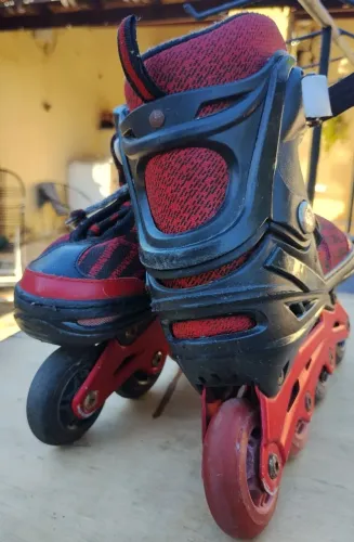 Patins seminovos ajustável,do 34 até 38.