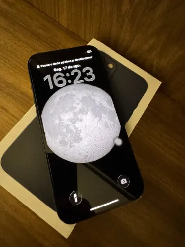 iPhone 13 128GB Meia-Noite - Estado Impecável