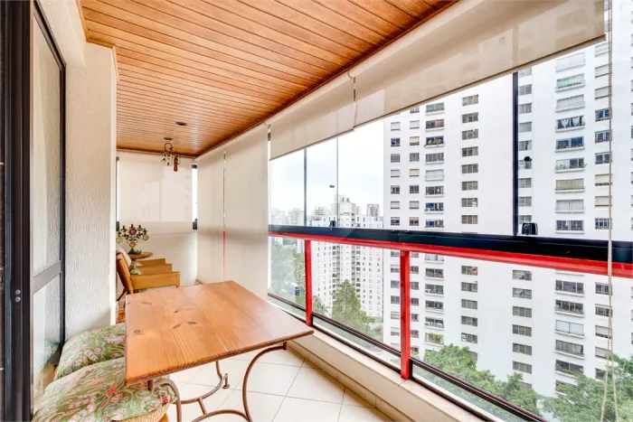 Apartamento à venda com 4 quartos, sendo 2 suítes, no condomínio Altos do Bosque, São Paul