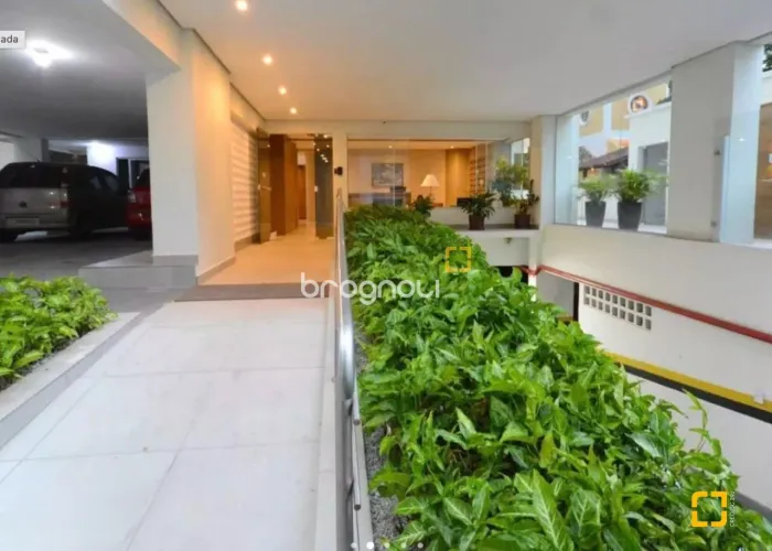 Apartamento Reformado com 4 Dormitórios, Vista Mar no Centro de Florianópolis