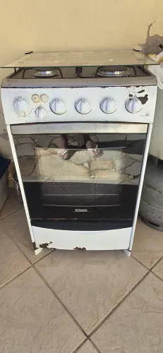 Fogão Dako 4 bocas com forno - funcionando - R$ 180
