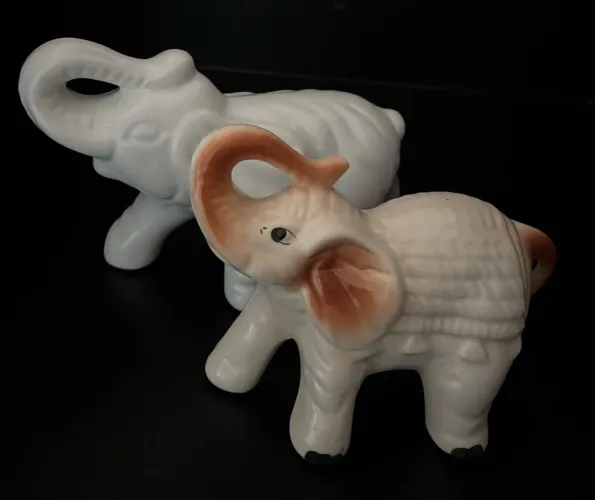 Esculturas antigas de elefantes 
