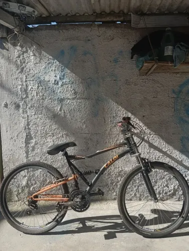 Bicicleta Caloi aro 26 com suspensão 