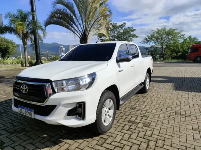 Toyota Hilux CD SR 4X4 2.8 TDI Diesel Aut. 2020