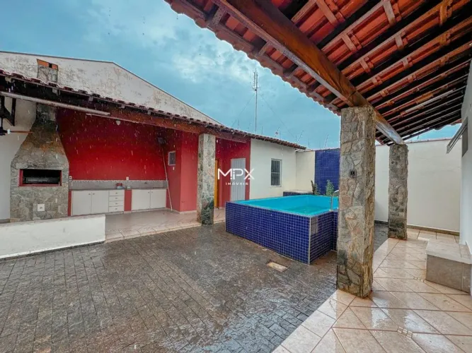 Casa à venda em Rio Claro, Santa Cruz, com 3 quartos, com 235 m²