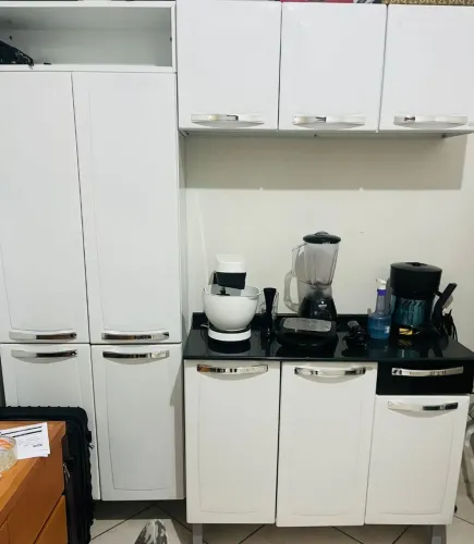 Armário em aço Itatiaia na cor branca completo 
