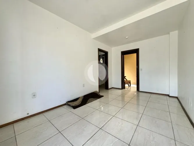 Casa em condomínio com 02 quartos e sacada!!