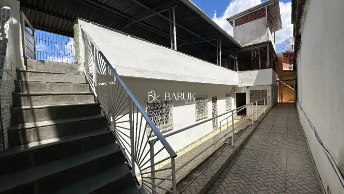 Imperdível casa à venda em Juiz de Fora-MG, bairro Lourdes: 5 quartos, 2 suítes, 2 salas,