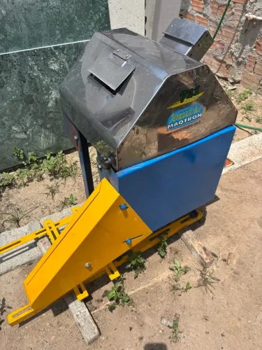 Máquina de caldo de cana Maqtron 