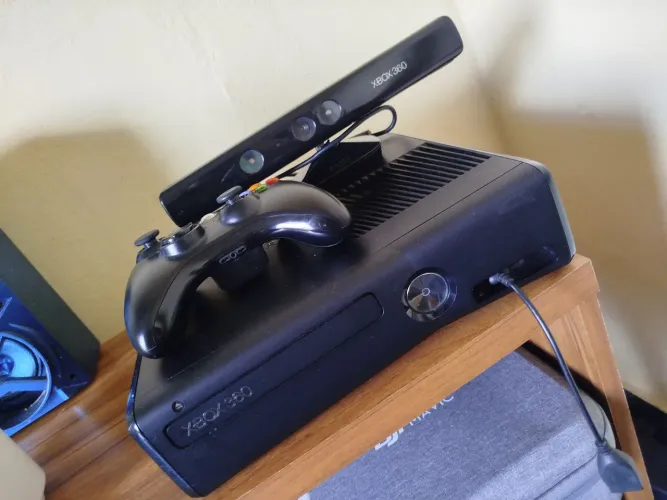 Xbox 360 Slim ( vendo ou troco)