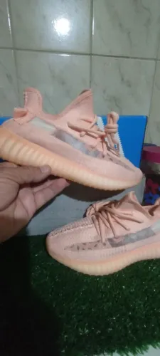 Tênis Adidas yeeezy Tam 35