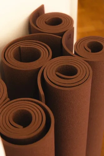 Tapete Yoga Kimjaly Bordô 185cm ? EVA/TPE ? 5mm ? Usado