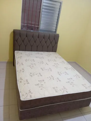 Cama Box Casal com Cabeceira Estofada - QUASE NOVA!