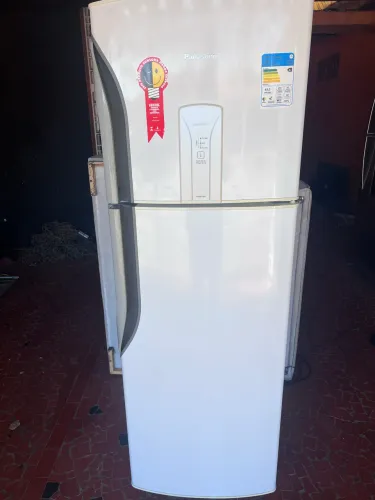 Geladeira Panasonic frost free 