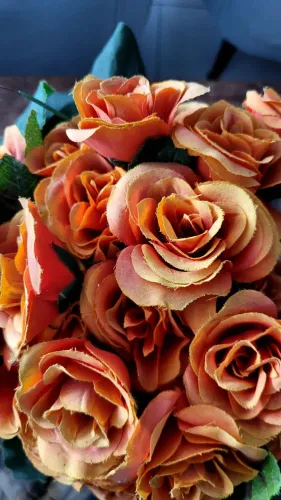Arranjo de flores artificiais