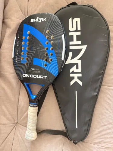 Raquete Beach Tennis Shark On Court