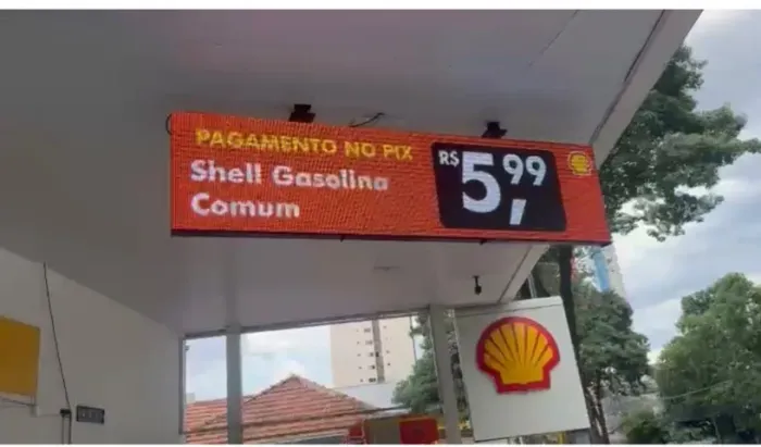 PAINEL DE LED 4 X 1 METROS INSTALADO
