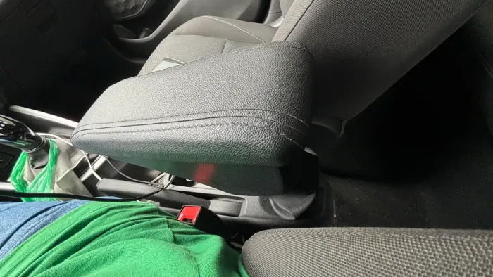 Apoio de Braço para Chevrolet Onix - Preto com Porta-Objetos