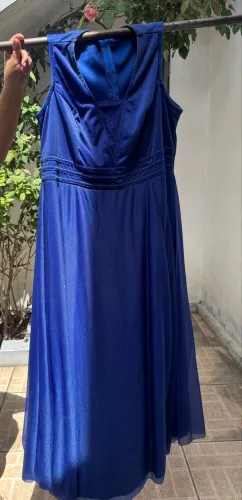 Vestido de festa com brilho azul 
