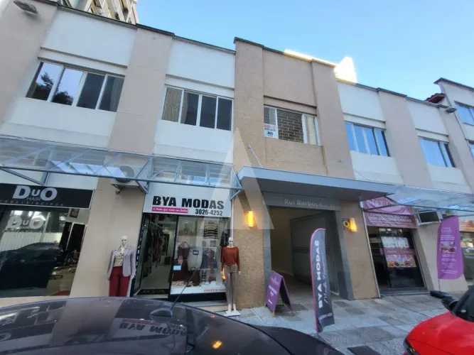 Sala Comercial com 30m² de área privativa, localizada em Joinville - SC.
