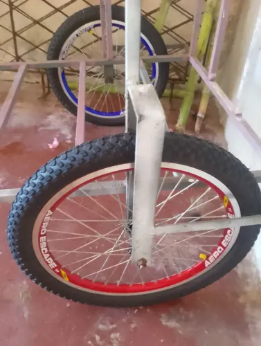 vende carrinho ambulante perfeito para trabalhar com dois pneus Pirelli balão aro aerio