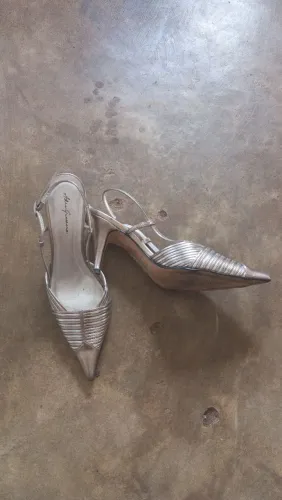 Sapato bico fino N 37