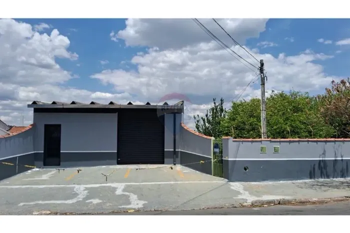 Jardim Alice: Casa 2 Dorms com Salão Comercial