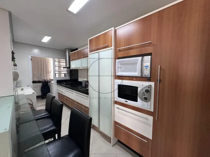 Apartamento com 3 dormitórios em Jurerê In