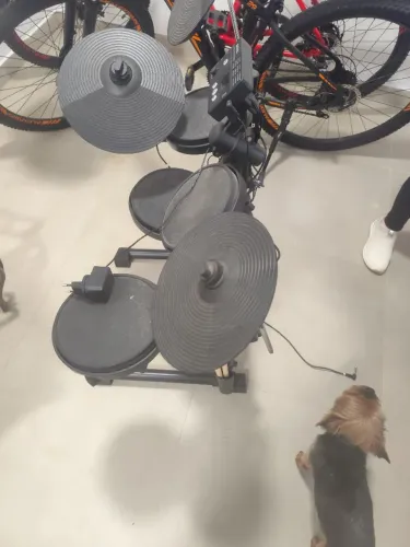 Bateria eletrônica Aroma Tdk-15 em bom estado, pouco usasa