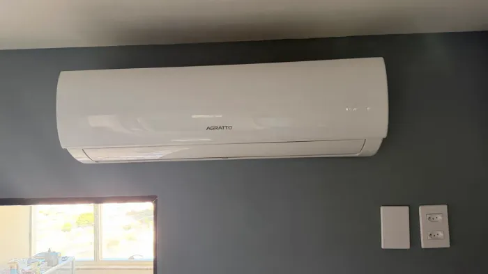 Ar Condicionado Split Agratto 12.000 BTUs Frio 220V + Controle Original