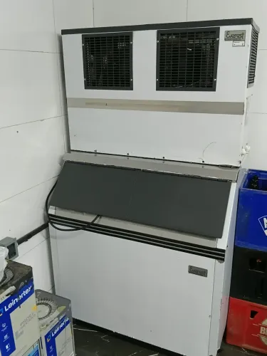 Máquina de gelo no plástico 150 kg dia.