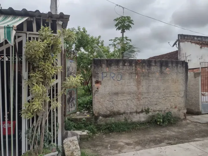 Terreno Sepetiba tamanho 4.10 metros frente por 19 metros comprimento, murado Rua asfalta