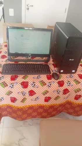MONITOR COM MANCHA NA TELA