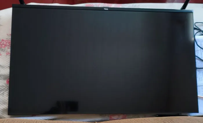 Tv tcl 32 queimada por raio, não liga. Excelente estado estético .ideal retirada de peças 