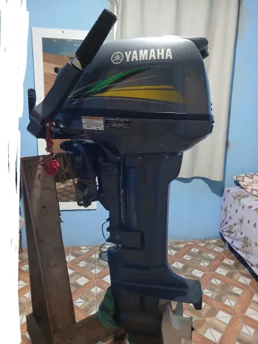 Vendo canoa e motor 15hp yamaha.