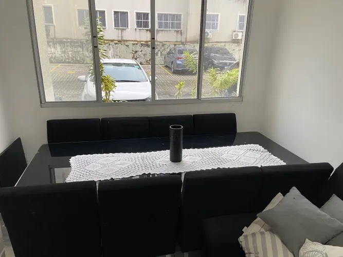 Mesa de jantar retangular preta, com tampo de metal e 8 cadeiras! 