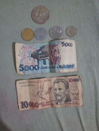 Moedas e notas antigas 