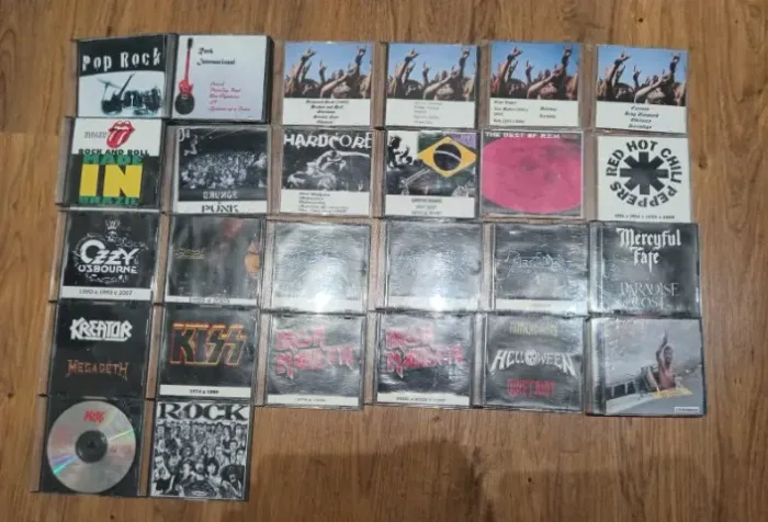 Cd's de rock, lote com 63 unidades = R$ 60,00