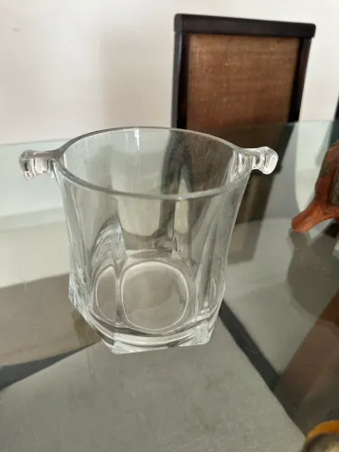 Garrafinhas decorativas e balde de gelo de vidro 