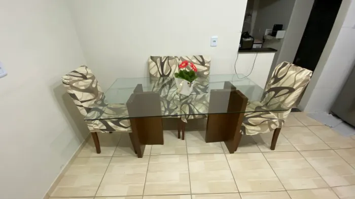 Vende-se mesa de vidro
