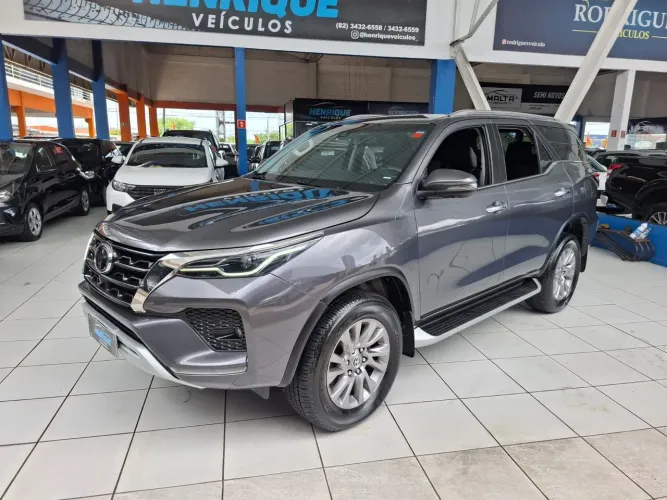 Toyota Hilux SW4 SRX 4X4 2.8 TDI 16V Dies. Aut. 2024