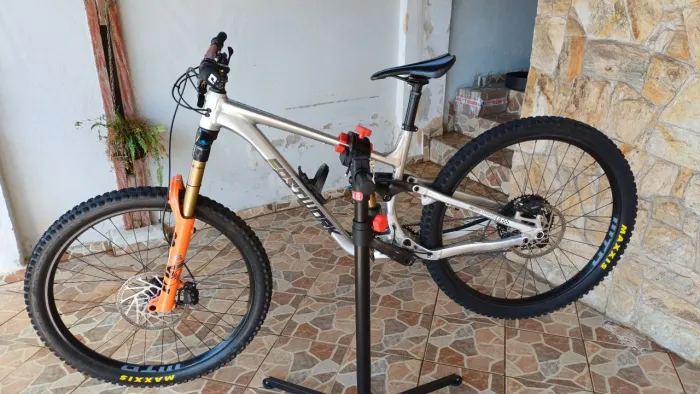 Bicicleta enduro all mountain full 170mm