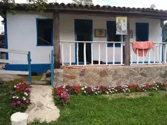 Fazenda em Resende Costa MG com muita água e pomar adulto com diversas árvores frutíferas
