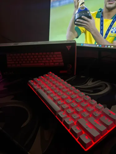 Teclado Mecânico 60% Switch Red ( Com Caixa )